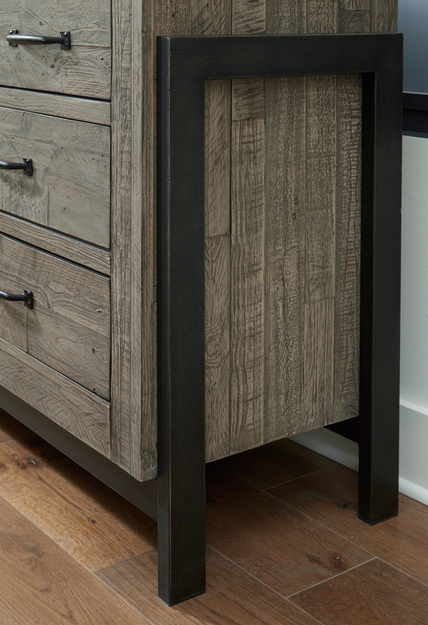 Brennagan 9 Drawer Dresser & Mirror *Discontinued*