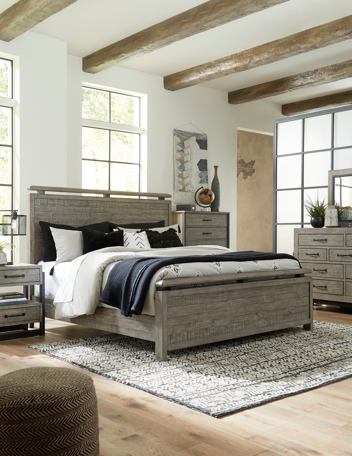 Brennagan Queen Panel Bed *Disco.*