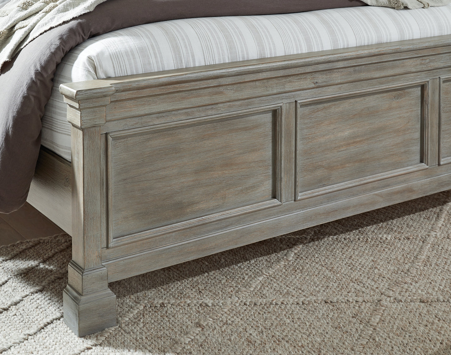 Moreshire King Panel Bed